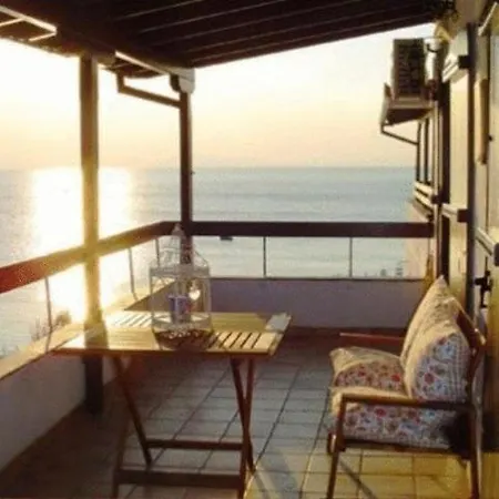 Sea Front Apartment Milína Exterior foto